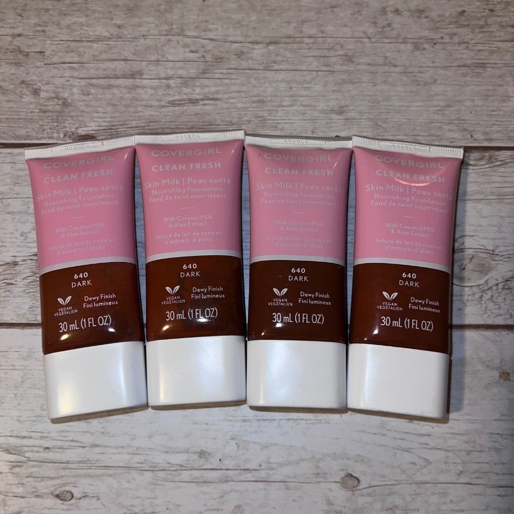 COVERGIRL Clean Fresh Skin Milk Foundation 640 Dark Lot